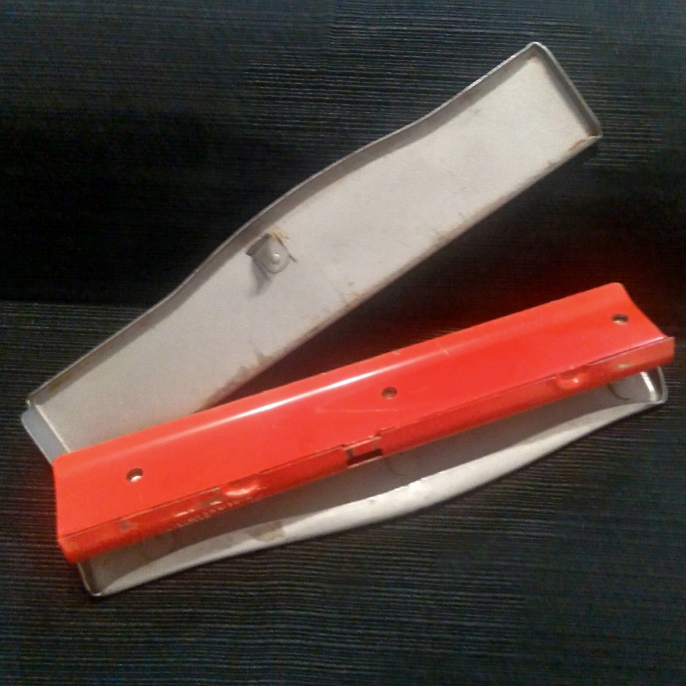 Clix Vintage 3 Hole Paper Punch - Picture 6 of 8